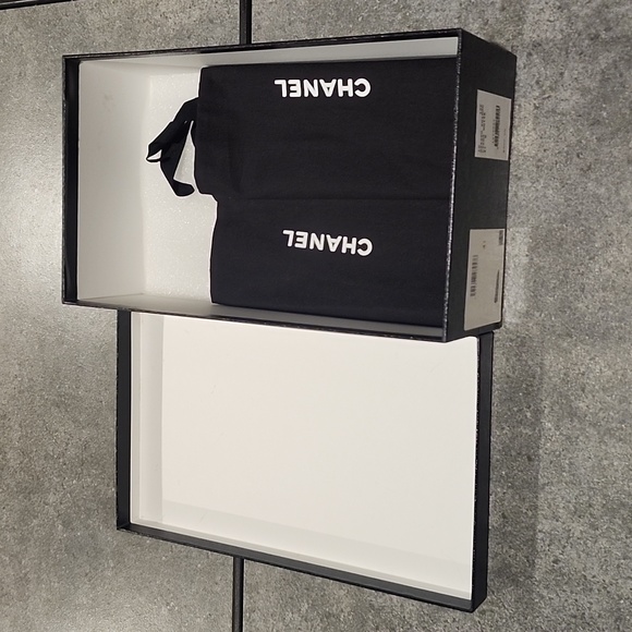 CHANEL SHOE BOX & DUST BAGS - Picture 7 of 12